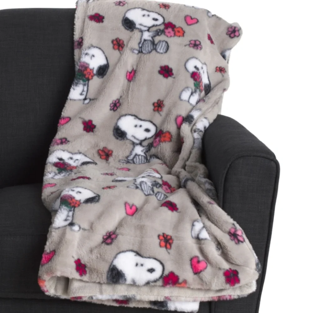 PEANUTS Oversized Faux Fur Snoopy Love Blooms Throw